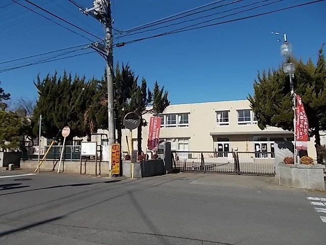 谷田部小学校まで1800m