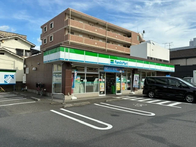 ファミリーマートまで50m