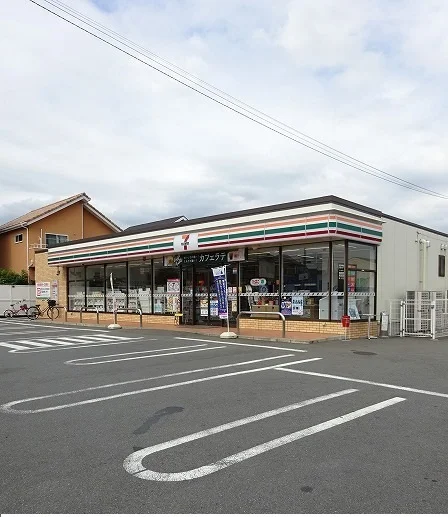 セブンイレブン学園５丁目店まで350m