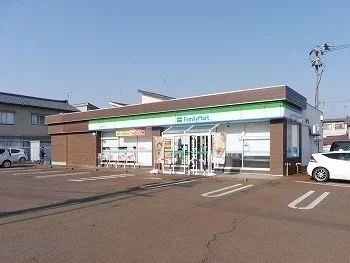ファミリーマートまで160m