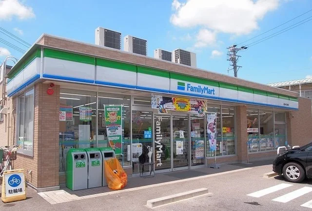 ファミリーマート　大地新町店まで500m