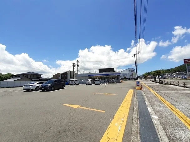 ローソン 四万十古津賀三丁目店まで800m