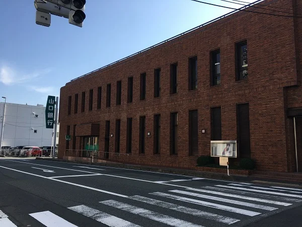 山口銀行小郡支店まで950m