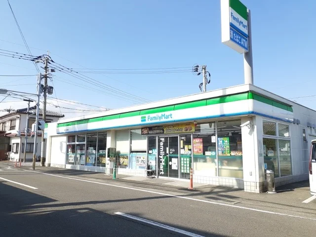 ファミリーマート 月見ヶ丘団地まで800m