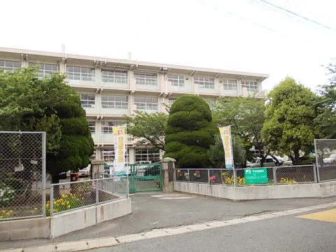松ヶ江南小学校まで1000m
