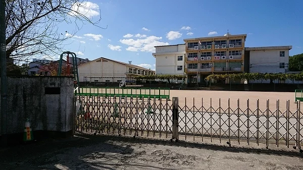 北九州市立 若園小学校まで650m