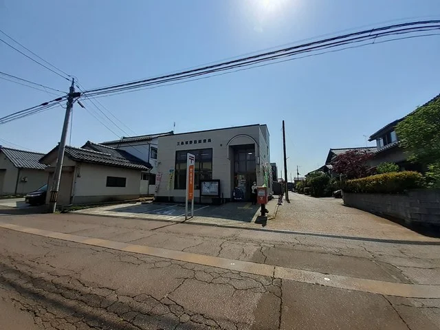 三条塚野目郵便局まで24m