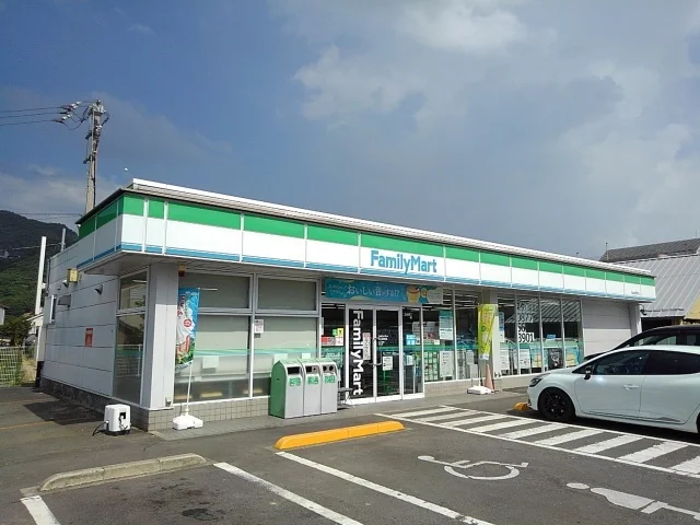ファミリーマート坂出加茂町店まで500m