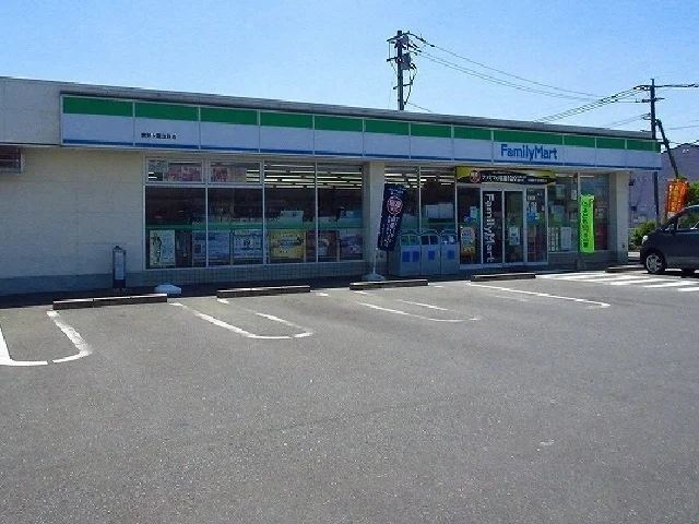 ファミリーマートまで1270m