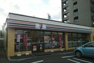 セブンイレブンまで220m