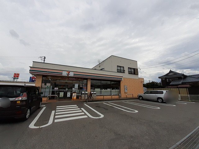 セブンイレブン白根戸頭店まで54m