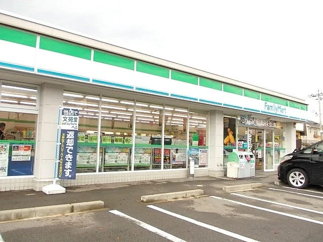 ファミリーマートまで750m