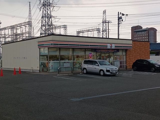 セブンイレブン中垣内５丁目店様まで400m