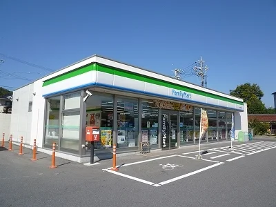 ファミリーマートまで950m