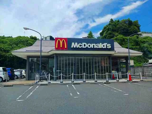 マクドナルドまで180m