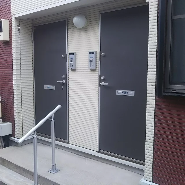 ２階は即階段がございます。