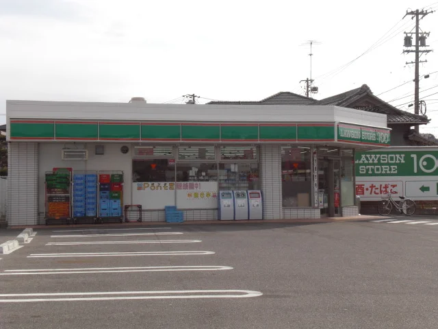 最寄のコンビニまで徒歩約６分です。