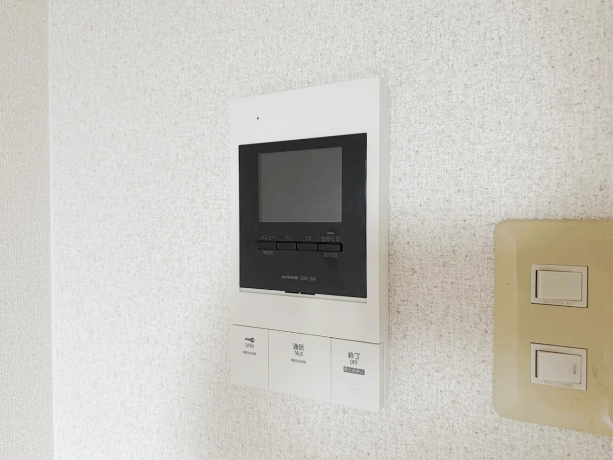 エントランスのオートロックはこちらから開錠できます🔓モニターもあるので安心です◎