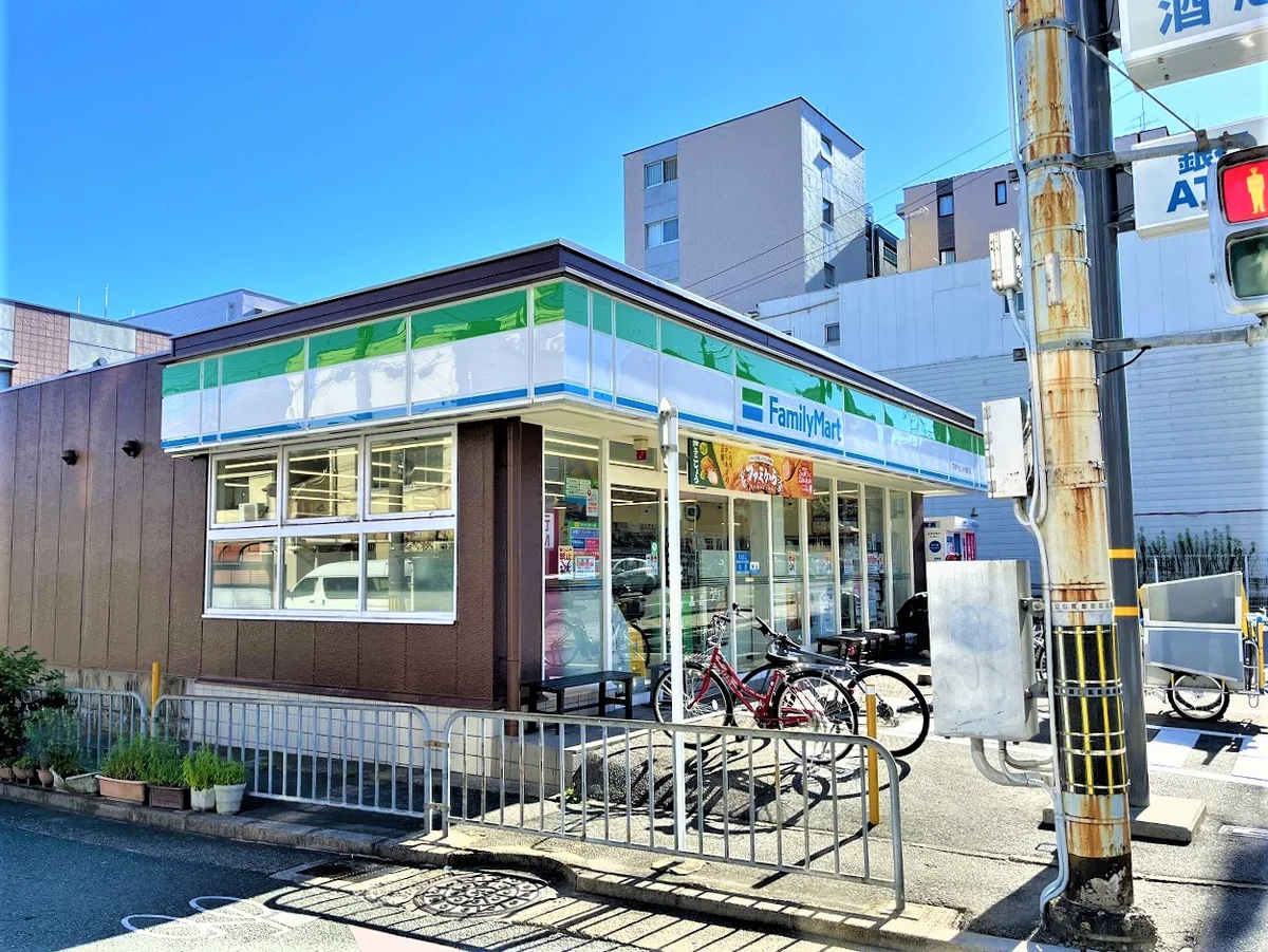 コンビニまで徒歩１分なのでとても便利です☆