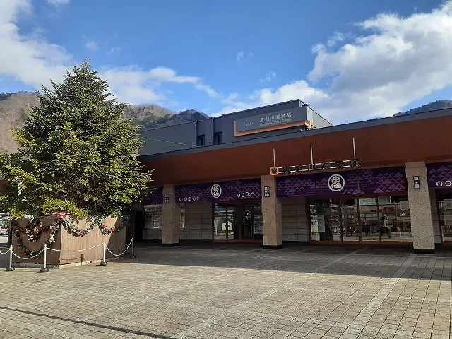 鬼怒川温泉駅まで800m