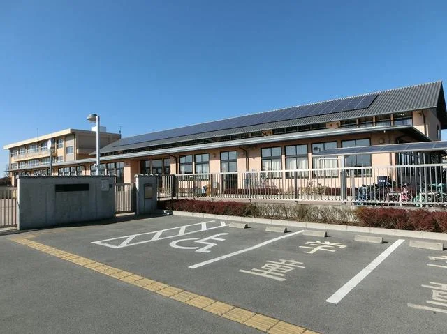北小学校まで1210m