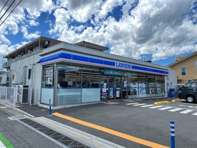 ローソンまで220m