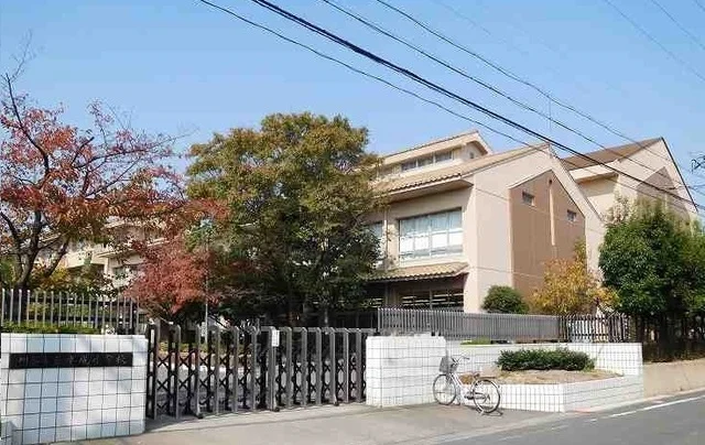 平成小学校まで290m