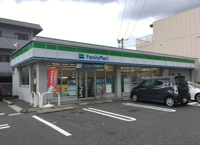 ファミリーマート広島霞店まで210m