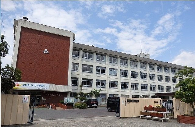 三入中学校まで3400m