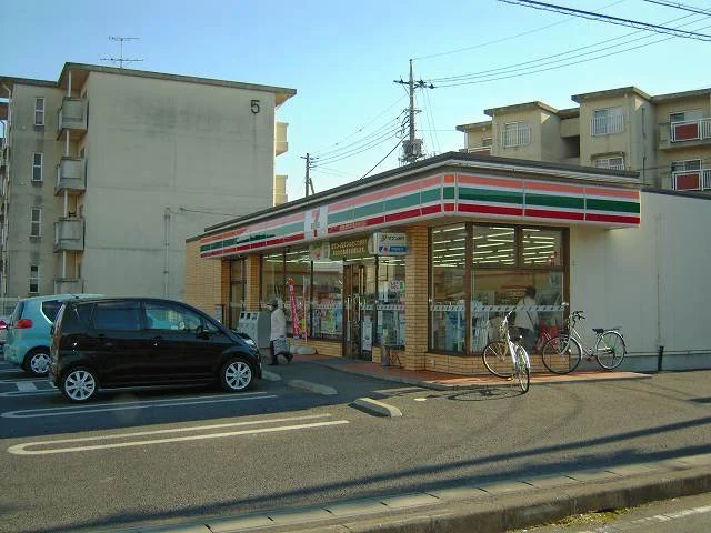 セブンイレブンまで730m