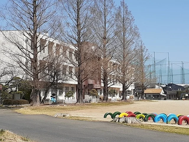笠間市立友部第二小学校まで1712m