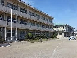 玉井小学校まで1100m