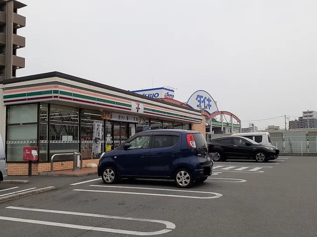 セブンイレブン本荘町店まで40m