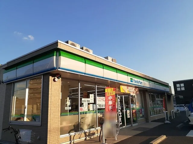 ファミリーマートまで600m