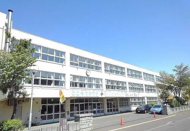 札幌市立西小学校まで600m