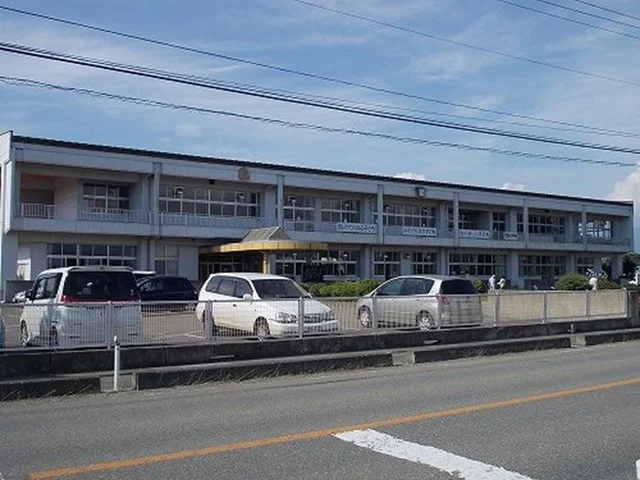 荒館小学校まで1900m