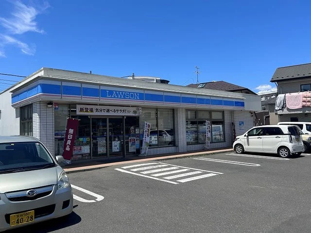 ローソン四郎丸渡通店まで800m
