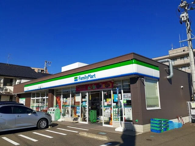 ファミリーマート泉七北田店まで800m