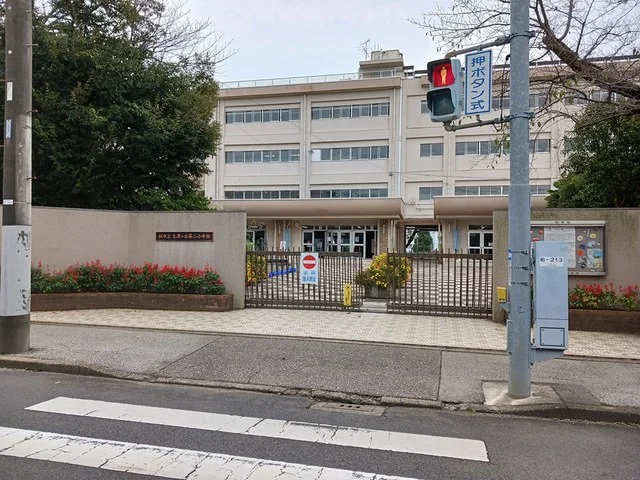 大津が丘第二小学校まで1381m