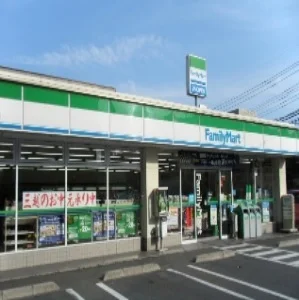 ファミリーマートまで1100m