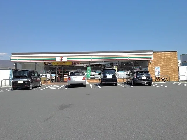 セブンイレブン甲府幸町店まで450m