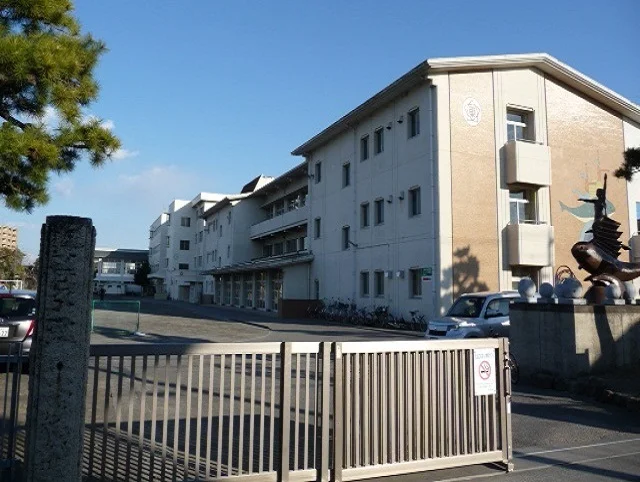 焼津東小学校まで600m