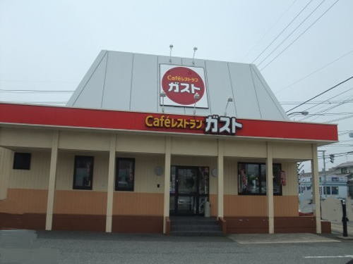 ガスト 福井春江店まで290m