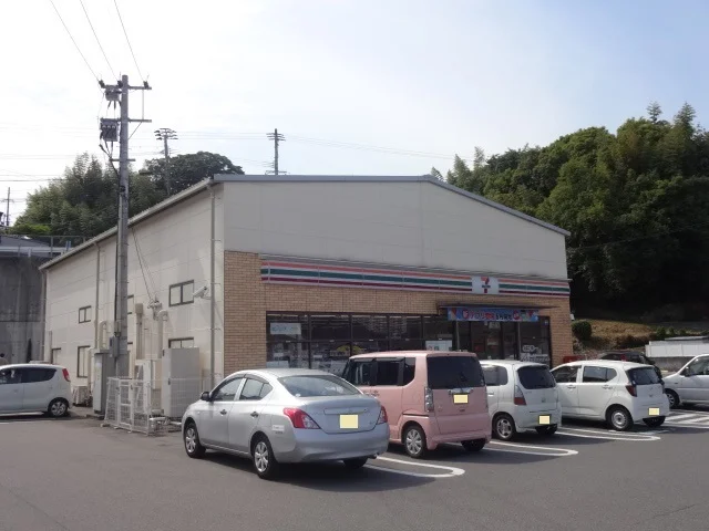 セブンイレブン鴛野店まで800m