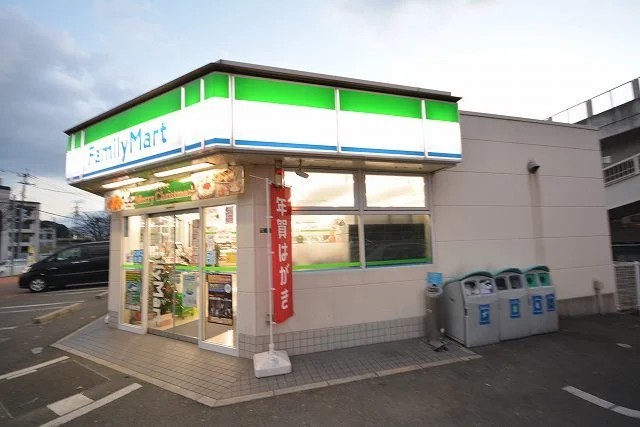 ファミリーマートまで600m