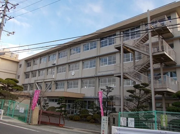 加茂中学校まで850m