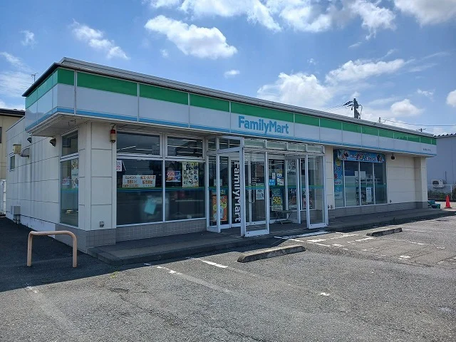 ファミリーマートまで800m