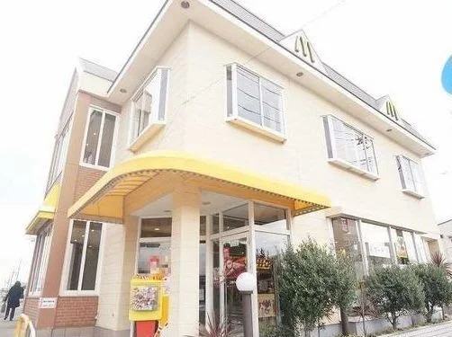 マクドナルドまで1100m