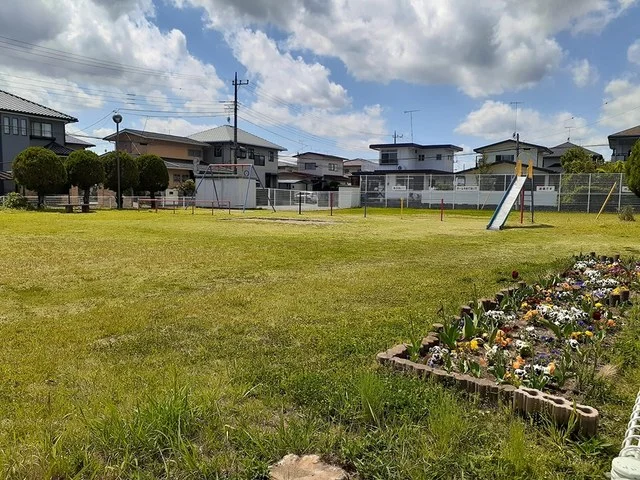 平須町北皿久保児童遊園まで70m