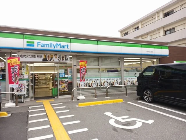 ファミリーマート様まで580m